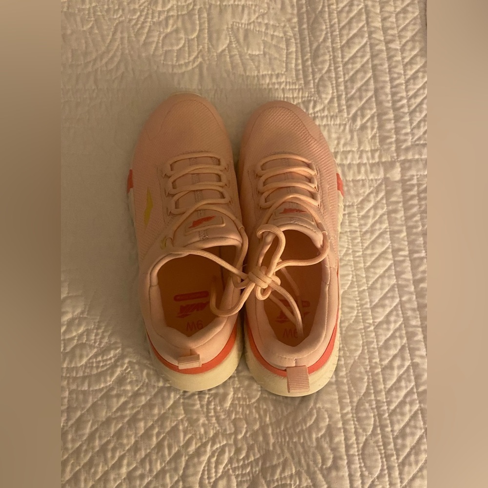 AVIA Tennis Shoes